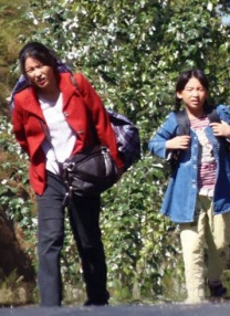老师把腿抬高撕开白丝袜喷水视频